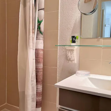 Appartement Appt Climatise Avec Piscine, 6 Couchages, Proche Plage, 2 Terrasses, Parking - *
